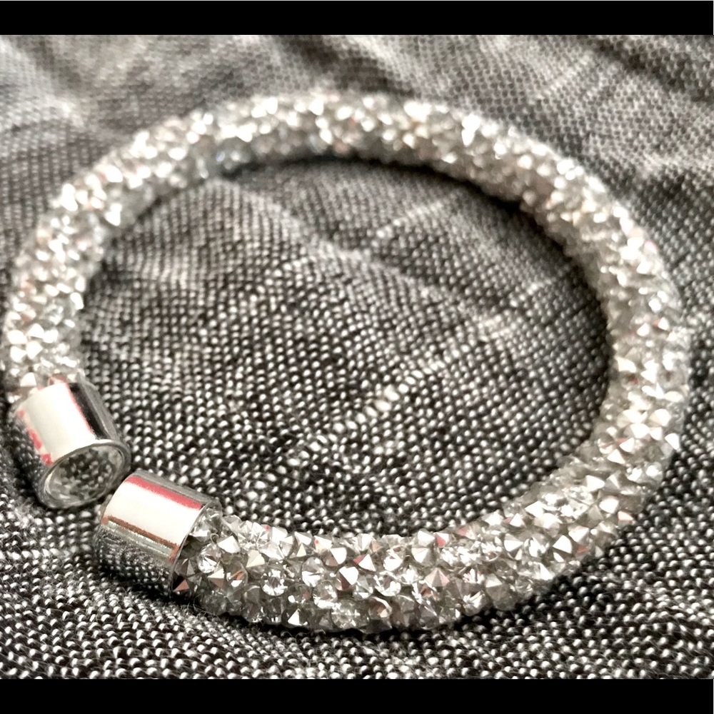 Crystal bracelet with crystals at each end